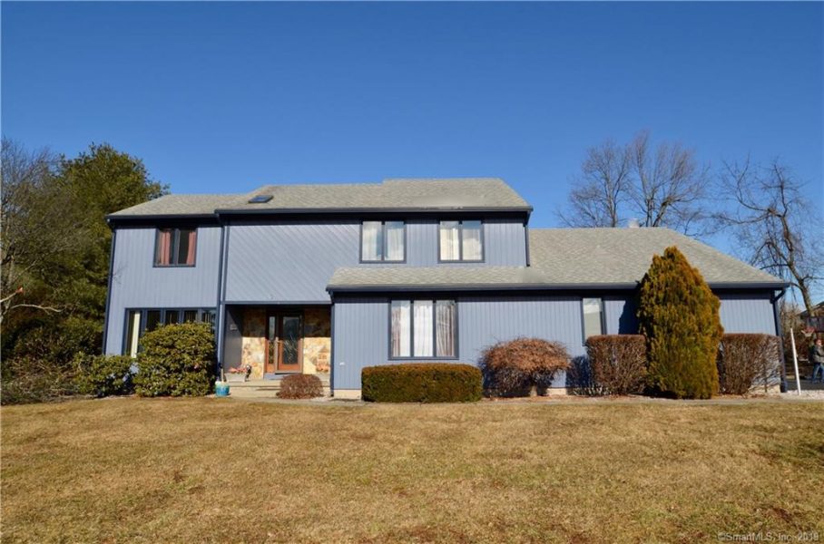 Contemporary & Cool Calcagni Real Estate